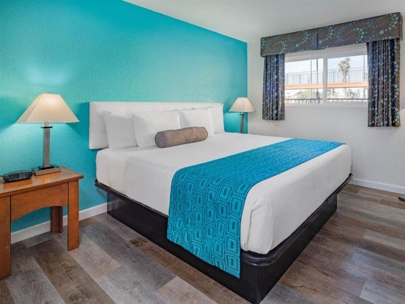 Howard Johnson Suites By Wyndham San Diego Chula Vista Bayft Exterior photo